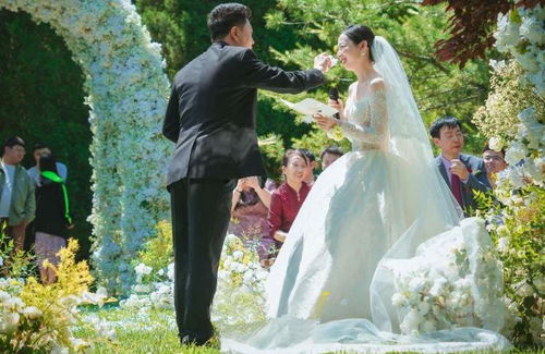 年轻人流行极简婚礼，简约至上，幸福为心