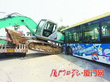 连踢7次公交驾驶室背后的反思与启示