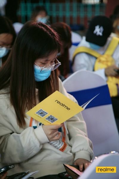潘展乐尝试拆金牌，挑战与勇气的较量