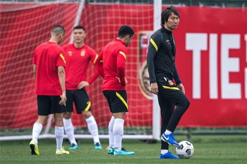 国足出征无球迷送行，无声的期待与反思