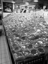 月饼卖不动了，市场变革下的传统佳节食品困境