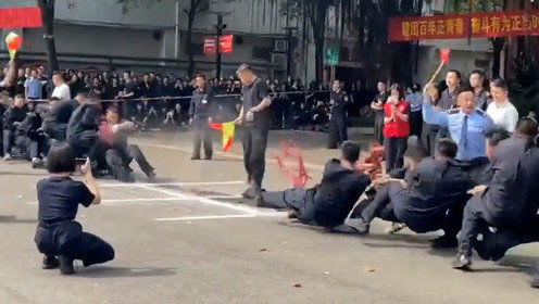 新生拔河惊现神力，绳子瞬间断裂纪实