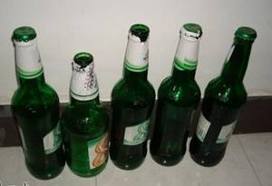 住九天留下的足迹与空酒瓶