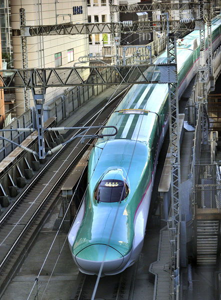 列车行驶中车厢分离，安全挑战与应对策略