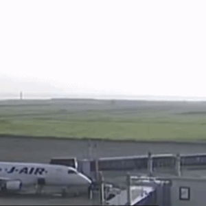 日本机场滑行道塌陷事件深度解析