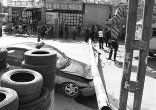 骑电动被限高杆砸头，城市安全与设施管理的反思