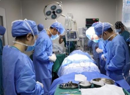 10岁女孩捐髓救父，爱的力量与医学奇迹