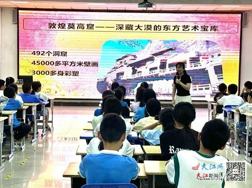 学生合伙开快餐店，从校园到创业的精彩蜕变