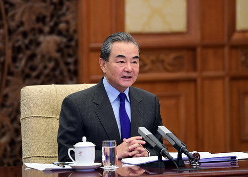 王毅对美国连发5问，中美关系的未来在哪里？