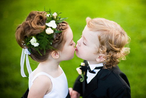 2岁宝宝因1个吻失明，警惕生活中的隐形伤害