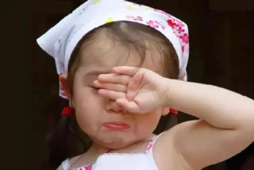 2岁宝宝因1个吻失明，警惕生活中的隐形伤害