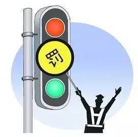 闯黄灯扣6分，交通规则的警示与驾驶安全