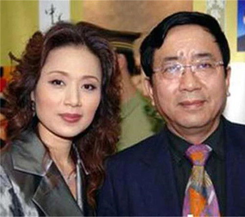 当爱情故事落幕，余秋雨与马兰离婚的启示