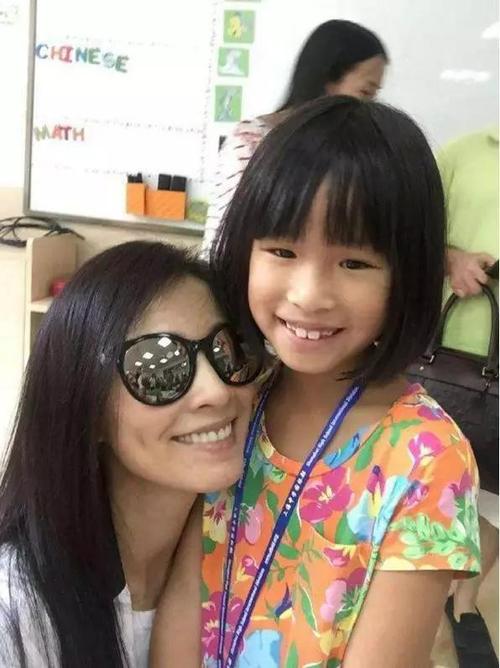 张庭女儿回应被说丑，自信之美，超越外表的界限
