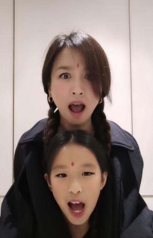 张庭女儿回应被说丑，自信之美，超越外表的界限