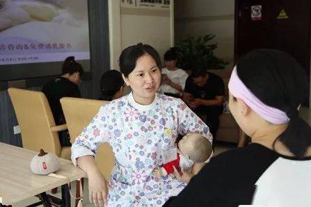 母乳喂养，母亲与宝宝之间的亲密纽带