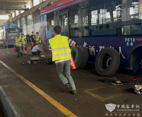 公交车事故，预防、应对与安全指南