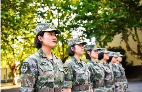 大学生女兵，校园与军营的双重身份