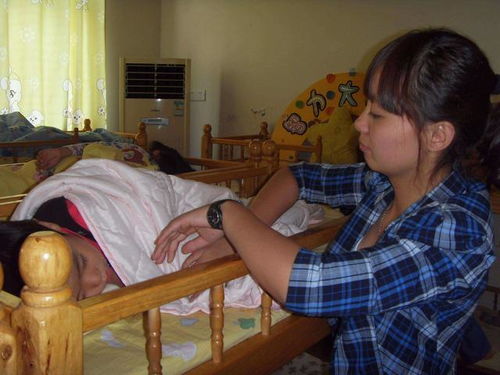 校园暴力的阴影，一名男童被老师打至骨折，社会如何反思与预防？