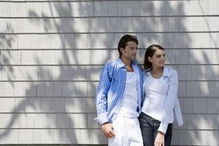 街头惊魂，男子持刀伤妻事件背后的社会与心理剖析