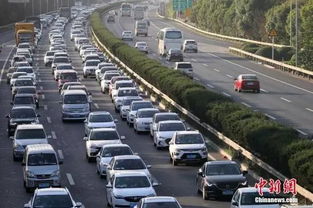节假日高速，拥堵与旅行的双重奏