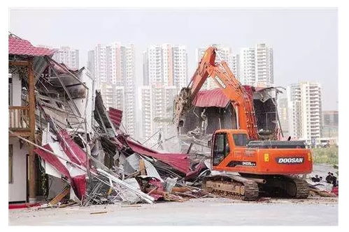 拆除违章建筑，法律、社会与环境的和谐共处