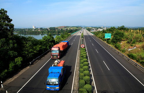 安全驾驶，掌握机动车驾驶的关键技巧与安全知识