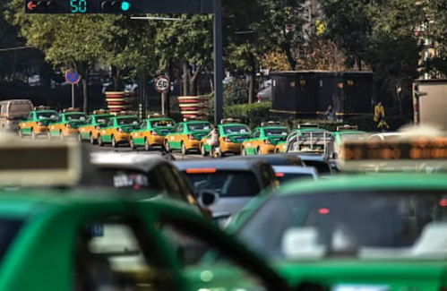 城市脉搏的暂停，出租车停运的深远影响