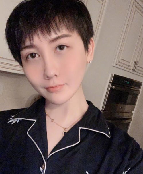 刘梓晨自曝感染新冠，疫情下的个人防护与社会责任感