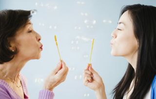 化解家庭矛盾，如何理解和处理媳妇打婆婆现象