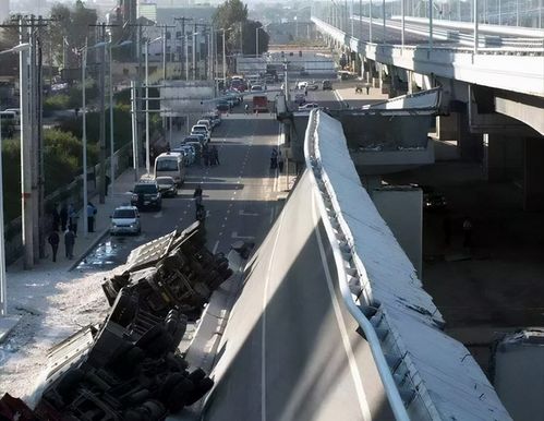 货车压垮大桥，桥梁安全与超载问题深度解析