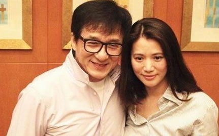 星光璀璨，袁咏仪与成龙的珍贵合照背后的故事