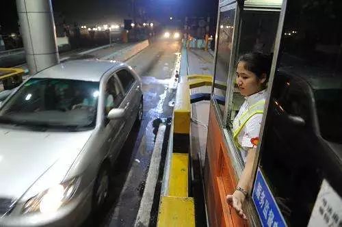 十一黄金周高速免费通行，节省出行成本的黄金机会