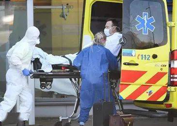 D3078列车上的疫情警报，13人感染背后的警示与应对