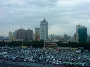 乌鲁木齐的宁静，封城措施下的日常生活与城市秩序