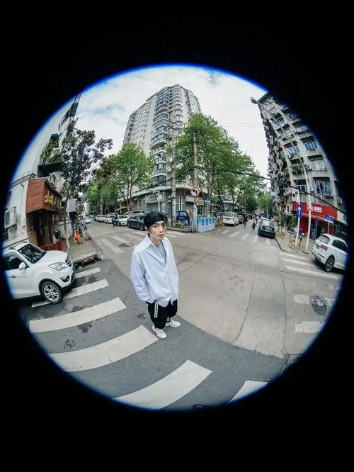 乌鲁木齐的宁静，封城措施下的日常生活与城市秩序